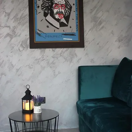 招待所 Plaza La - Night And 斯雷姆斯卡米特罗维察