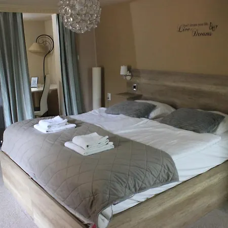 Plaza La - Night And Guest house 4*