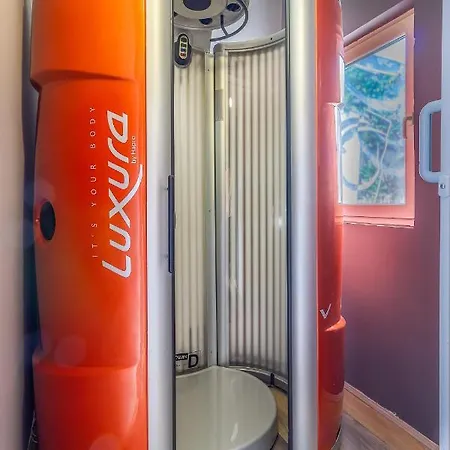 Plaza La - Night And 2*