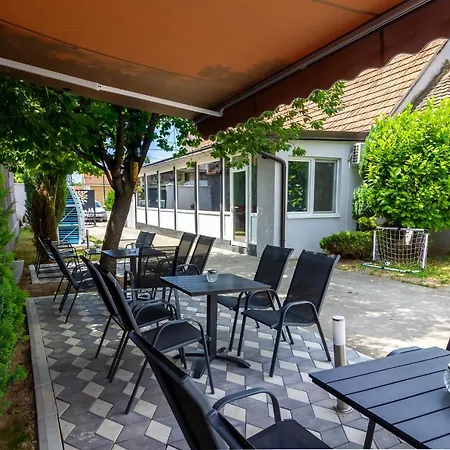 Guest house Plaza La - Night And 4*