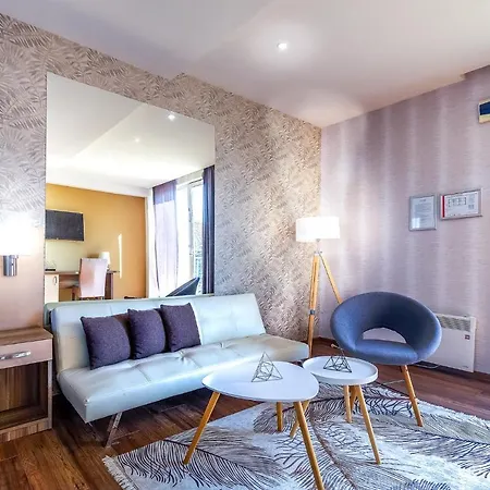 Plaza La - Night And 招待所