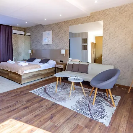 Plaza La - Night And Guest house 4*