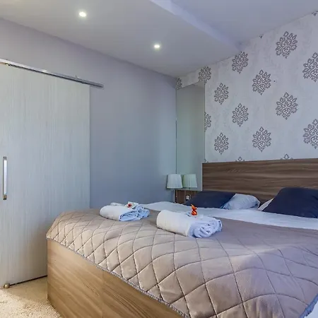 Guest house Plaza La - Night And