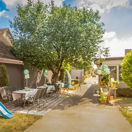 Plaza La - Night And Guest house 4*