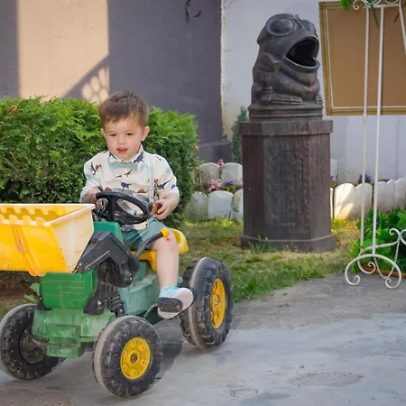 Plaza La - Night And 招待所 2*