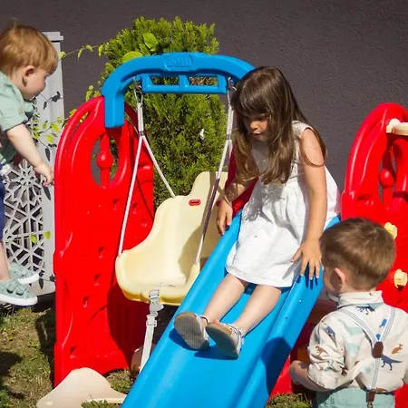 Plaza La - Night And 招待所 斯雷姆斯卡米特罗维察