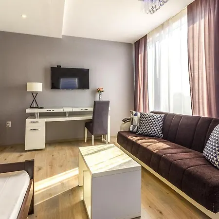 Plaza La - Night And Guest house 4*