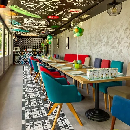 Plaza La - Night And 招待所