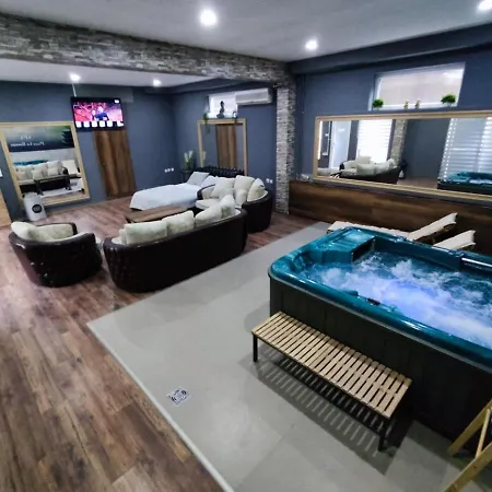 Plaza La - Night And