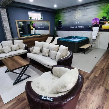 招待所 Plaza La - Night And 斯雷姆斯卡米特罗维察