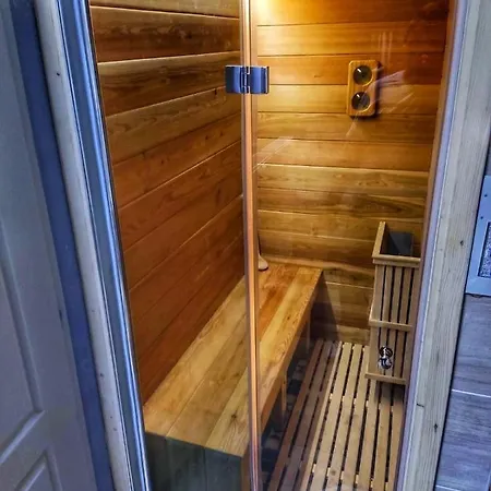 Plaza La - Night And 2* 斯雷姆斯卡米特罗维察