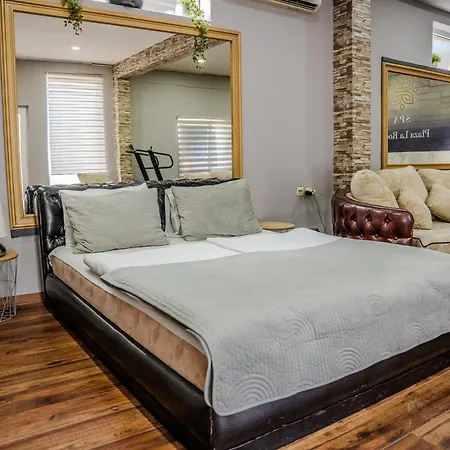 Guest house Plaza La - Night And 4*