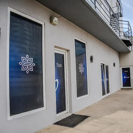 Plaza La - Night And 2* 斯雷姆斯卡米特罗维察