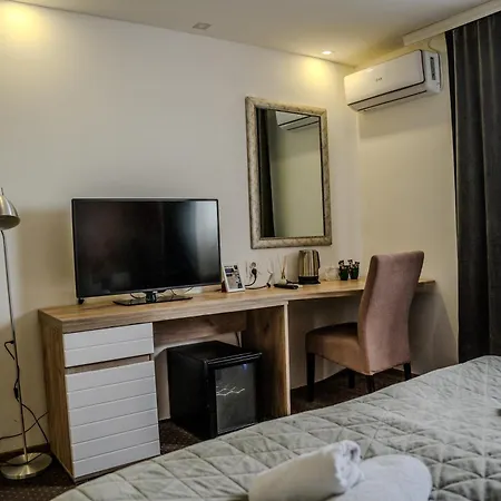 Plaza La - Night And