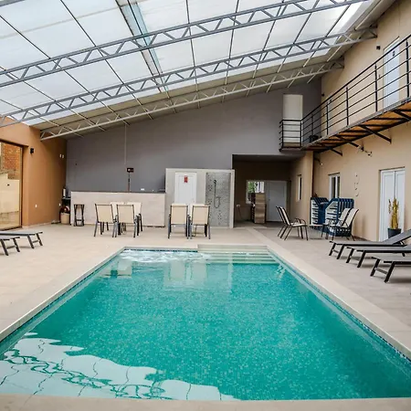 招待所 Plaza La - Night And 2*