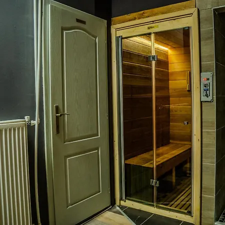 Plaza La - Night And