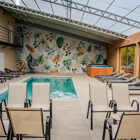 Plaza La - Night And Guest house 4*