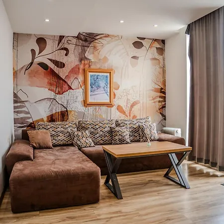 Plaza La - Night And